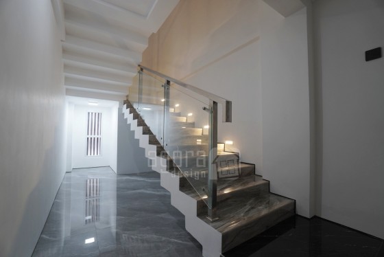 Tangga Dengan Railing Stainless