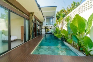 Desain Villa Bali dengan Pool